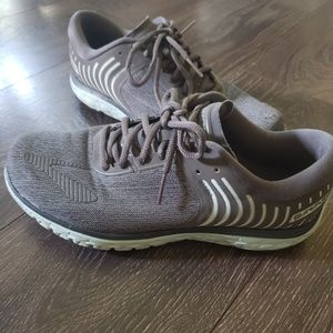 Brooks tennis shoes